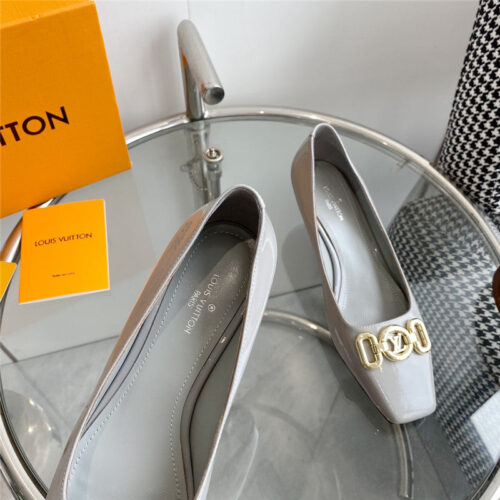 High Quality Luxury Louis Vuitton Chain Kitten Heel Square Toe Shoes – Style 00579 product detail