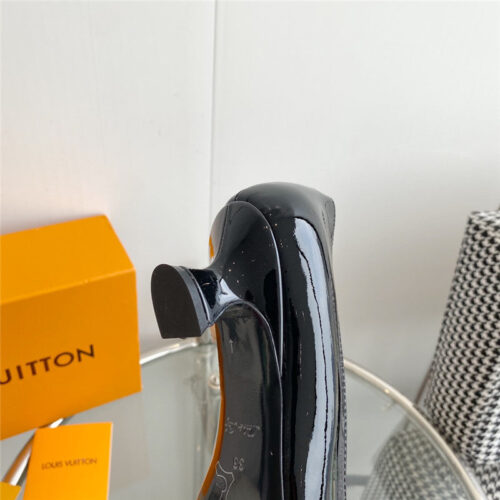 High Quality Luxury Louis Vuitton Chain Kitten Heel Square Toe Shoes product detail