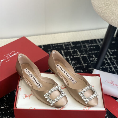 High Quality Luxury Roger Vivier Hollow Silk Satin Diamond Buckle Flat Shoes product detail
