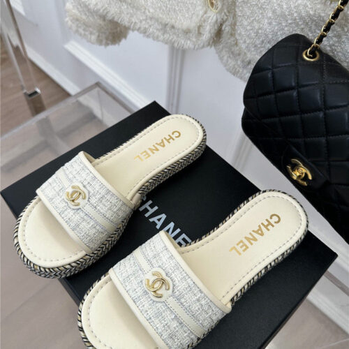 High Quality Luxury Chanel New Slippers alternate view
