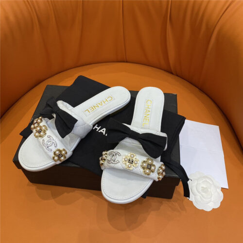 High Quality Luxury Chanel Embroidered Logo Slippers – Style 98214 alternate view