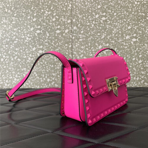 High Quality Luxury Valentino Garavani Rockstud23 Small Leather Bag product detail