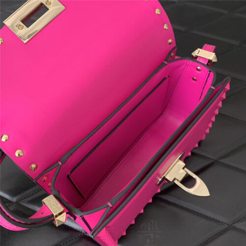 High Quality Luxury Valentino Garavani Rockstud23 Small Leather Bag product detail