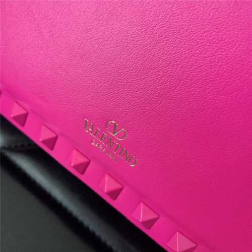 High Quality Luxury Valentino Garavani Rockstud23 Small Leather Bag product detail