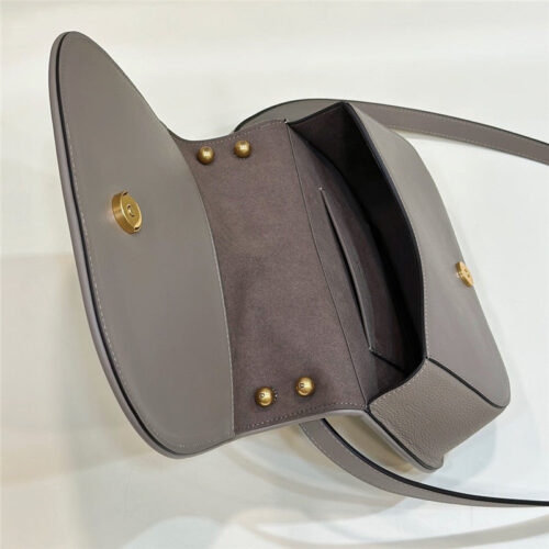 High Quality Luxury Fendi Womens Pink C’mon Small Bag – Style 32753 product detail