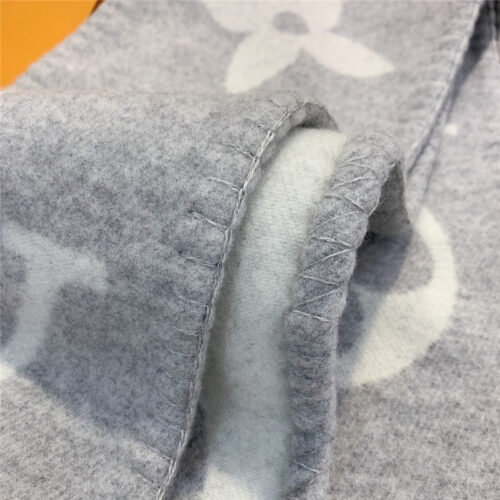High Quality Luxury Louis Vuitton Sweet Dreams Scarf – Style 26687 product detail