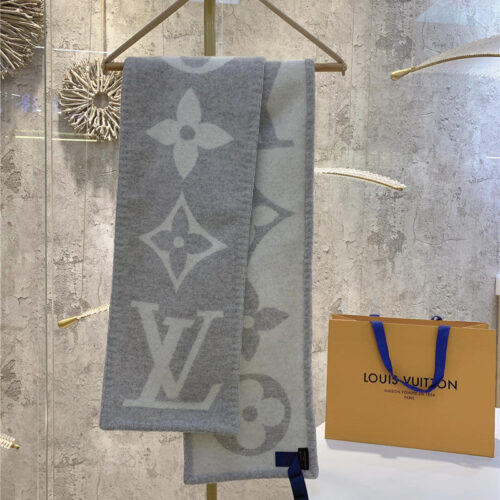 High Quality Luxury Louis Vuitton Sweet Dreams Scarf – Style 26687 alternate view