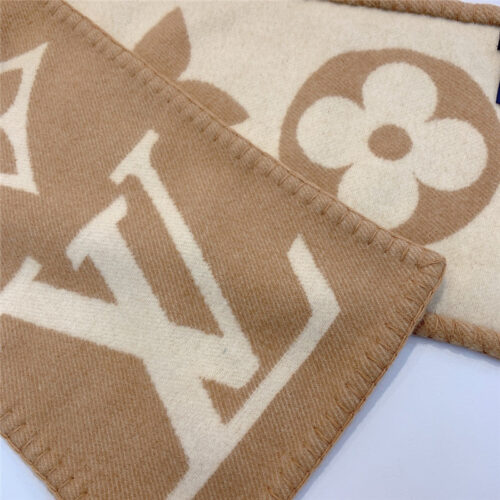 High Quality Luxury Louis Vuitton Sweet Dreams Scarf – Style 26682 product detail