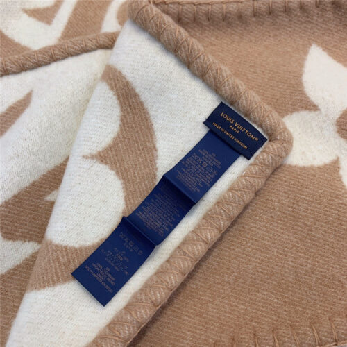 High Quality Luxury Louis Vuitton Sweet Dreams Scarf – Style 26682 product detail