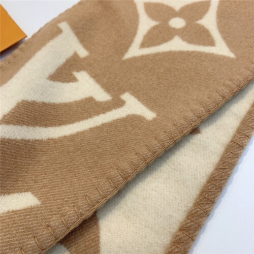 High Quality Luxury Louis Vuitton Sweet Dreams Scarf – Style 26682 product detail