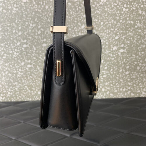 High Quality Luxury Valentino Garavani Letter Leather Shoulder Bag – Style 03628 product detail