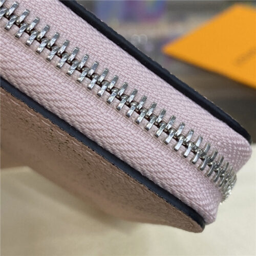 High Quality Luxury Louis Vuitton Zippy Wallet Mahina Magnolia product detail