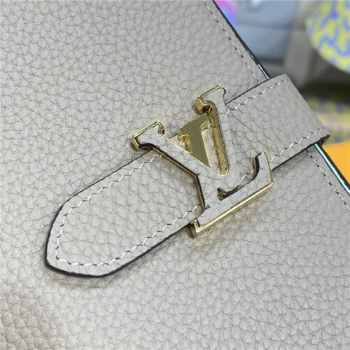 High Quality Luxury Louis Vuitton Vertical Wallet Pebble product detail