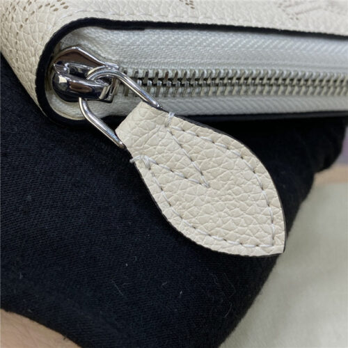 High Quality Luxury Louis Vuitton Zippy Wallet Mahina Ivory product detail