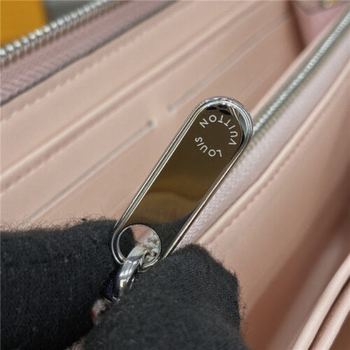 High Quality Luxury Louis Vuitton Zippy Wallet Mahina Magnolia product detail
