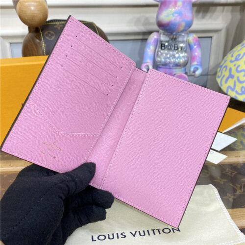 High Quality Luxury Louis Vuitton Passport Cover product detail