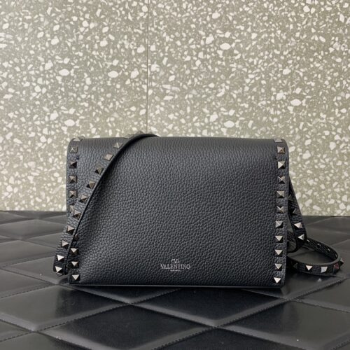 High Quality Luxury Valentino Garavani Rockstud Bag product detail