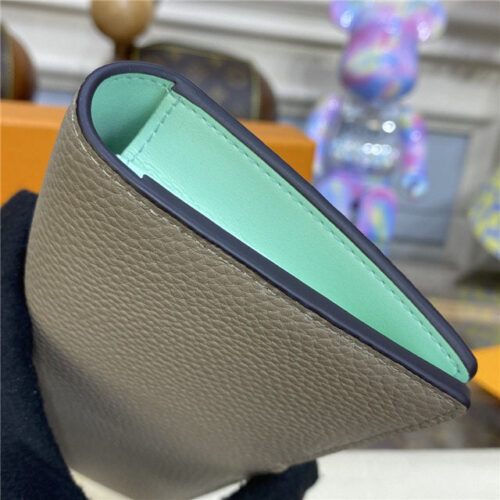 High Quality Luxury Louis Vuitton Vertical Wallet Pebble product detail
