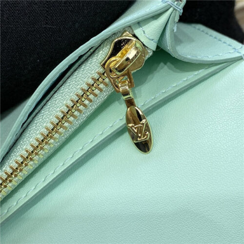 High Quality Luxury Louis Vuitton Vertical Wallet Pebble product detail