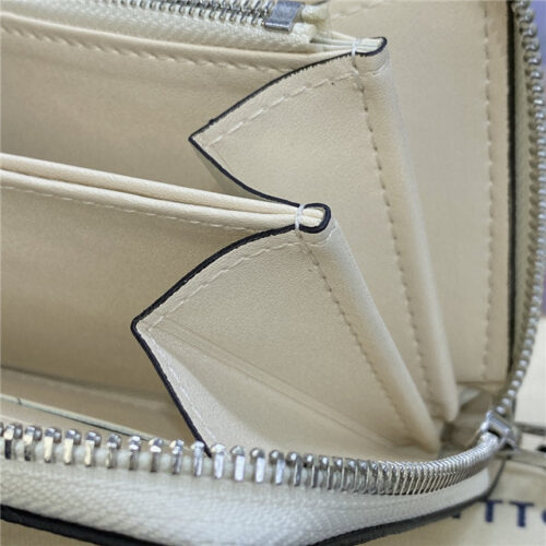 High Quality Luxury Louis Vuitton Zippy Wallet Mahina Ivory product detail