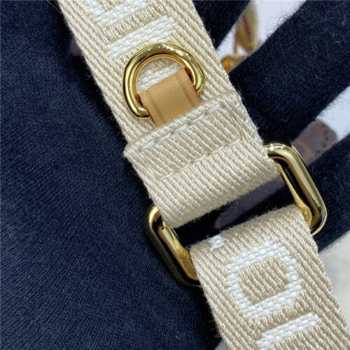 High Quality Luxury Louis Vuitton Utility Phone Sleeve product detail
