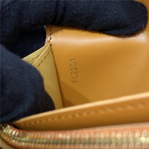 High Quality Luxury Louis Vuitton Vertical Wallet Black product detail