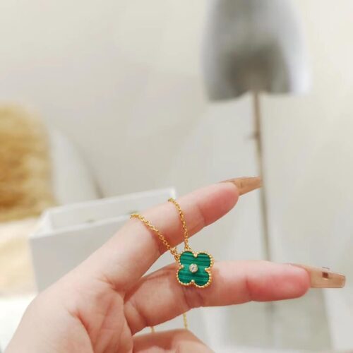 High Quality Luxury Van Cleef  Arpels Vintage Alhambra Pendant Yellow Gold With Malachite Mother Of Pearl Round Diamonds product detail