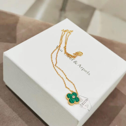High Quality Luxury Van Cleef  Arpels Vintage Alhambra Pendant Yellow Gold With Malachite Mother Of Pearl Round Diamonds product detail