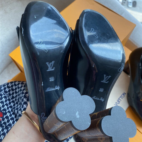High Quality Luxury LV Ankle Boots Shoes Black product detail