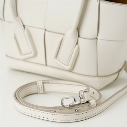 High Quality Luxury Bottega Veneta Arco Mini Leather Tote – Style 29987 product detail