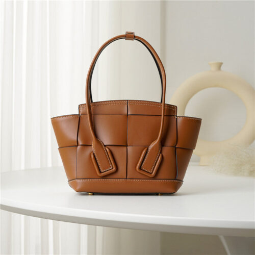 High Quality Luxury Bottega Veneta Arco Mini Leather Tote – Style 29989 alternate view