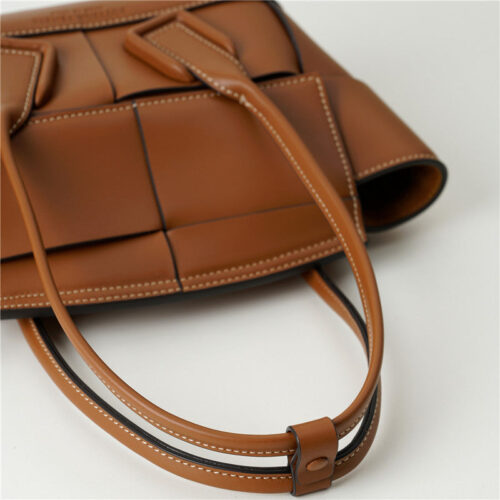 High Quality Luxury Bottega Veneta Arco Mini Leather Tote – Style 29989 product detail