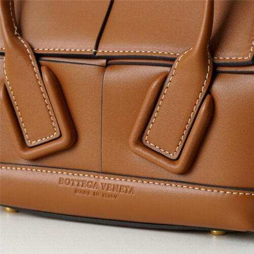 High Quality Luxury Bottega Veneta Arco Mini Leather Tote – Style 29989 product detail