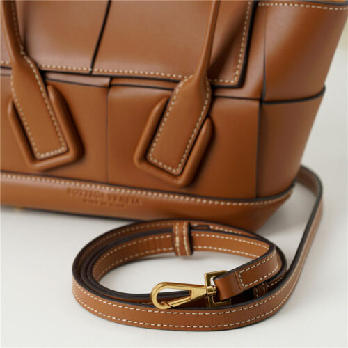 High Quality Luxury Bottega Veneta Arco Mini Leather Tote – Style 29989 product detail