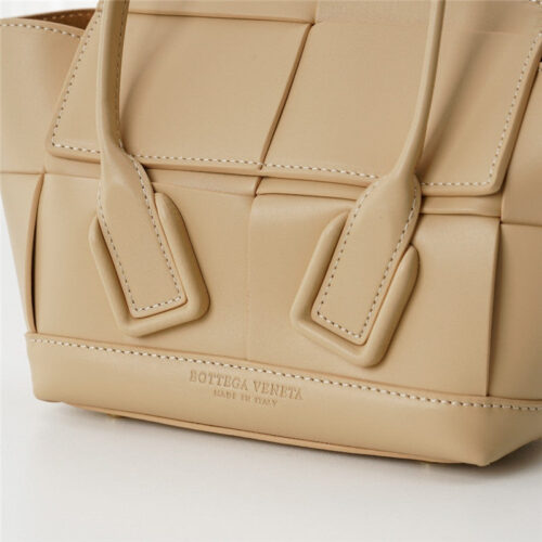 High Quality Luxury Bottega Veneta Arco Mini Leather Tote product detail
