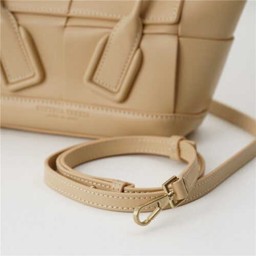 High Quality Luxury Bottega Veneta Arco Mini Leather Tote product detail
