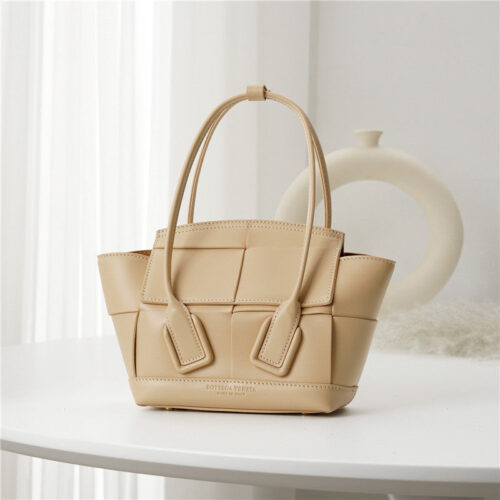 High Quality Luxury Bottega Veneta Arco Mini Leather Tote