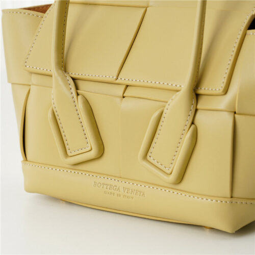 High Quality Luxury Bottega Veneta Arco Mini Leather Bag product detail