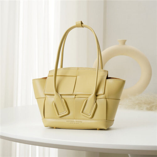 High Quality Luxury Bottega Veneta Arco Mini Leather Bag