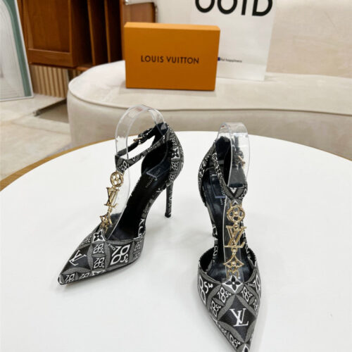 High Quality Luxury Louis Vuitton Metal Chain High Heels – Style 53923 product detail