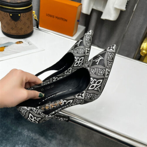 High Quality Luxury Louis Vuitton Metal Buckle High Heels – Style 33027 product detail