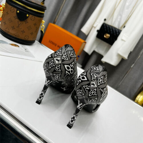 High Quality Luxury Louis Vuitton Metal Buckle High Heels – Style 33027 product detail