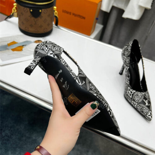 High Quality Luxury Louis Vuitton Metal Buckle High Heels – Style 33027 product detail