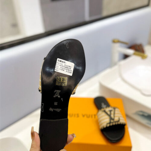 High Quality Luxury Louis Vuitton Logo Flat Slippers – Style 87299 product detail