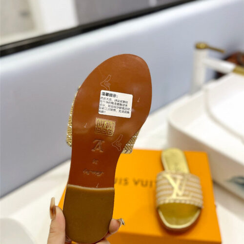 High Quality Luxury Louis Vuitton Logo Flat Slippers – Style 54531 product detail