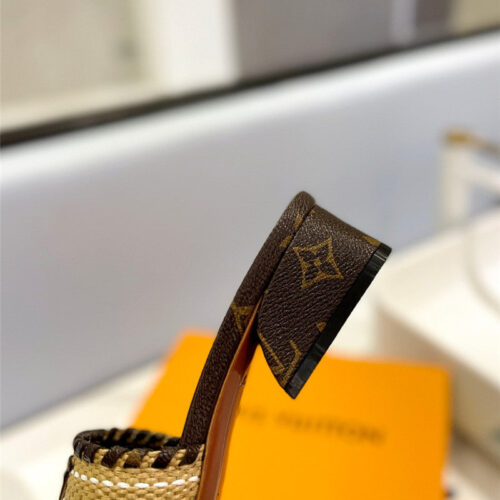 High Quality Luxury Louis Vuitton Catwalk Style British Retro Slippers – Style 89859 product detail
