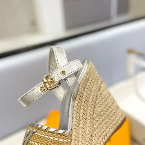 High Quality Luxury Louis Vuitton Latest Catwalk Platform Sandals – Style 95235 product detail