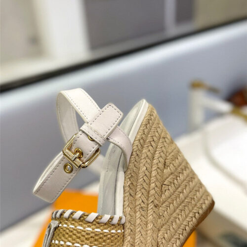 High Quality Luxury Louis Vuitton Latest Catwalk Platform Sandals – Style 34787 product detail