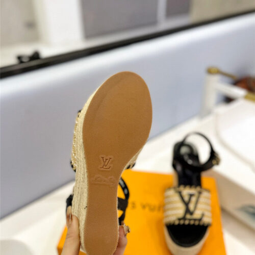 High Quality Luxury Louis Vuitton Latest Catwalk Platform Sandals – Style 70947 product detail