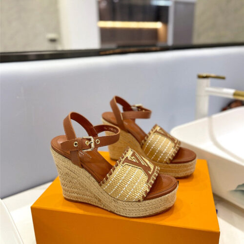 High Quality Luxury Louis Vuitton Latest Catwalk Platform Sandals – Style 07107 product detail